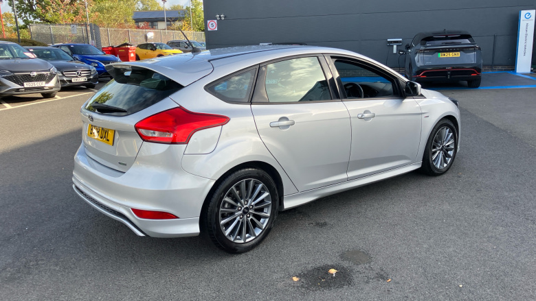Ford Focus 1.0 EcoBoost 140 ST-Line Navigation 5dr Petrol Hatchback
